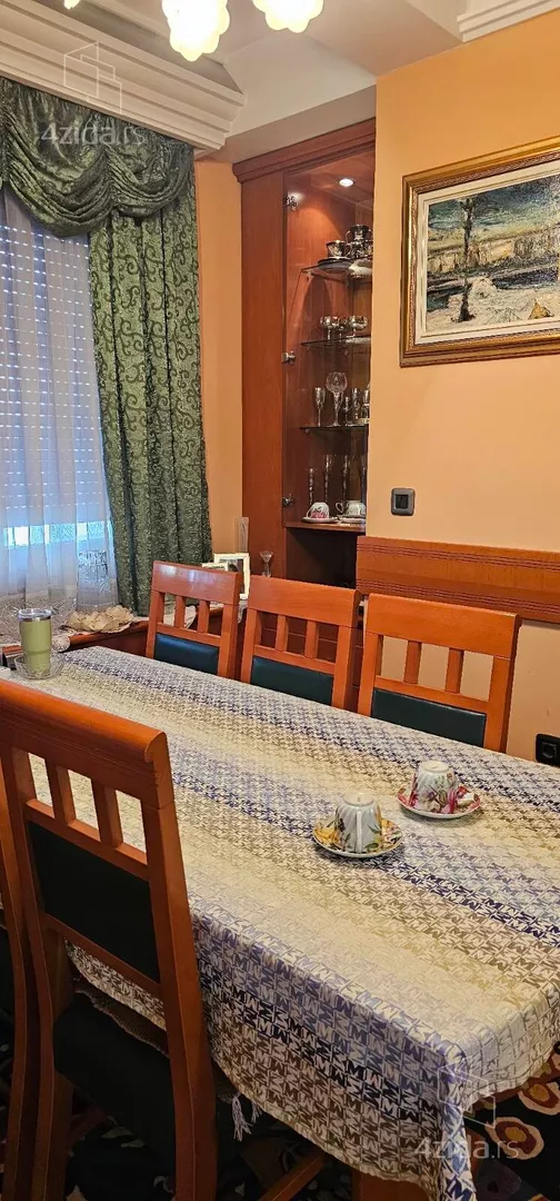 Petosoban stan | 4zida