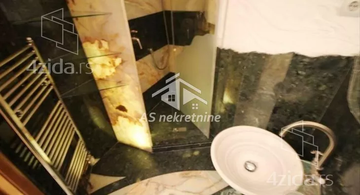 Četvoroiposoban stan | 4zida