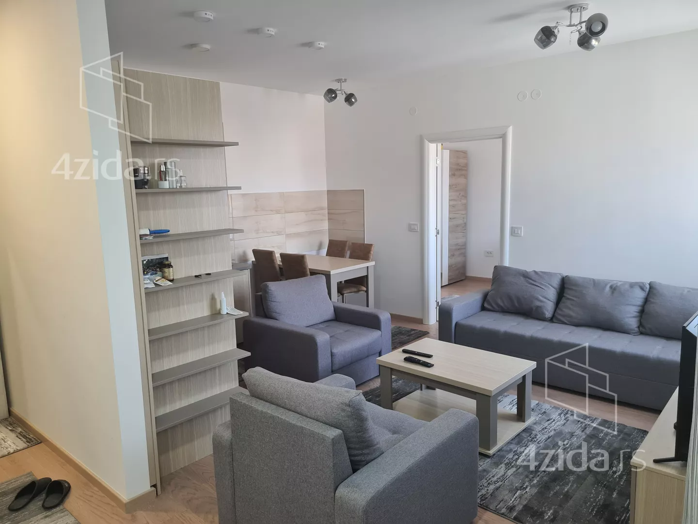 Troiposoban stan | 4zida