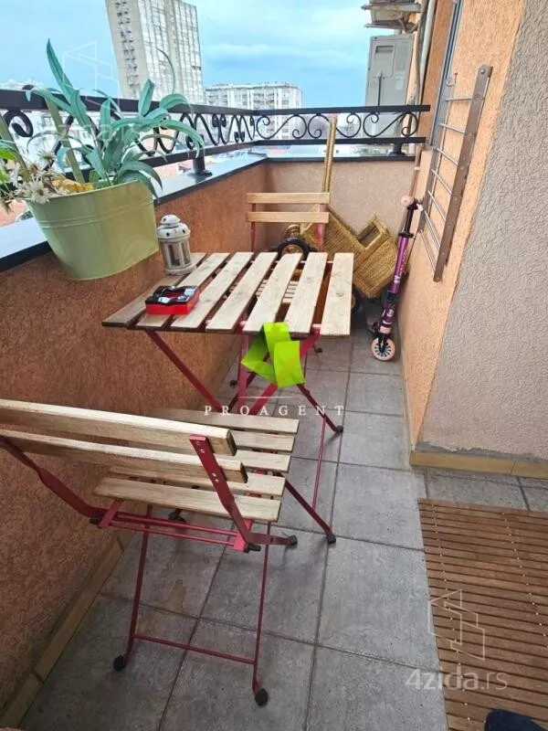 Dvoiposoban stan | 4zida