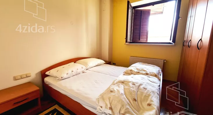 Petoiposoban stan | 4zida