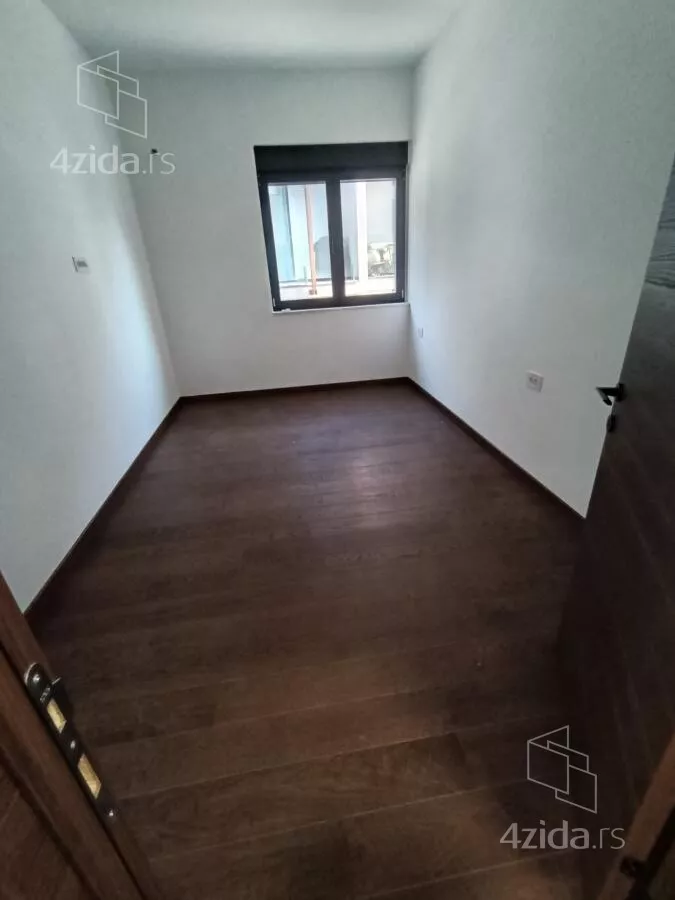 Četvoroiposoban stan | 4zida