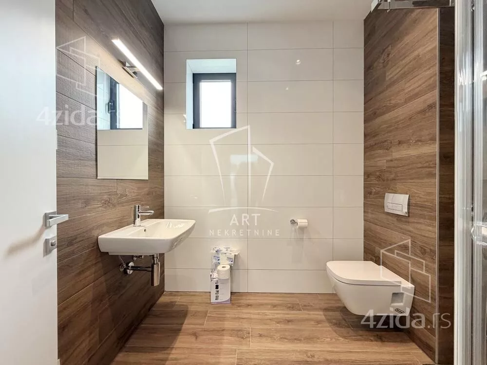 Poslovna zgrada | 4zida