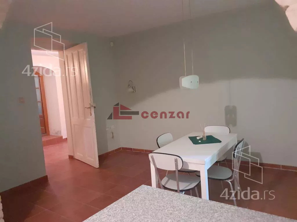 Šestosoban stan | 4zida