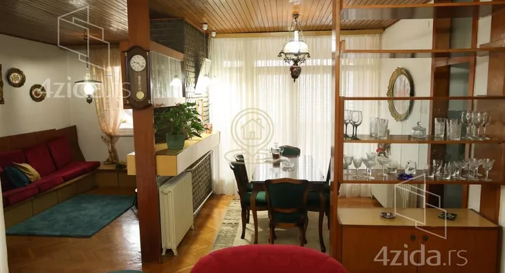 Petosoban stan | 4zida