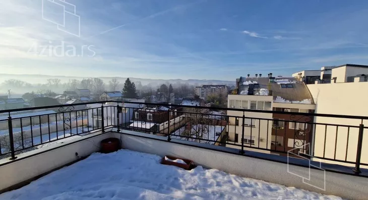 Petosoban stan | 4zida