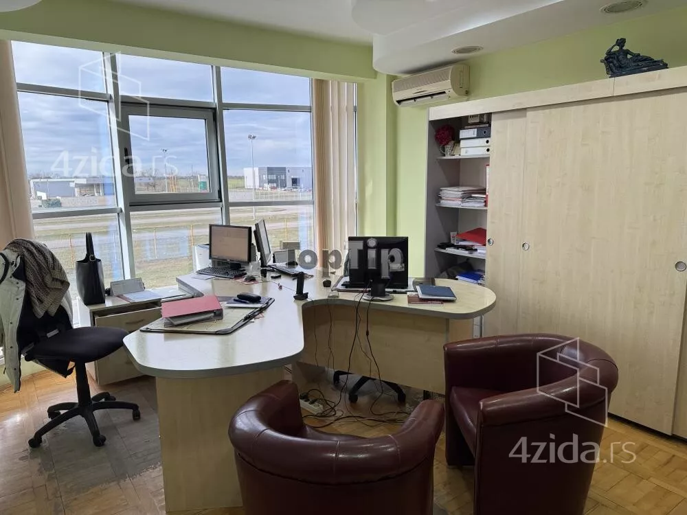 Poslovna zgrada | 4zida