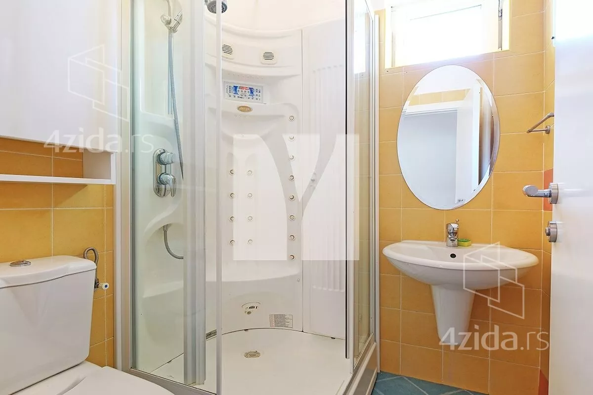 Petosoban stan | 4zida