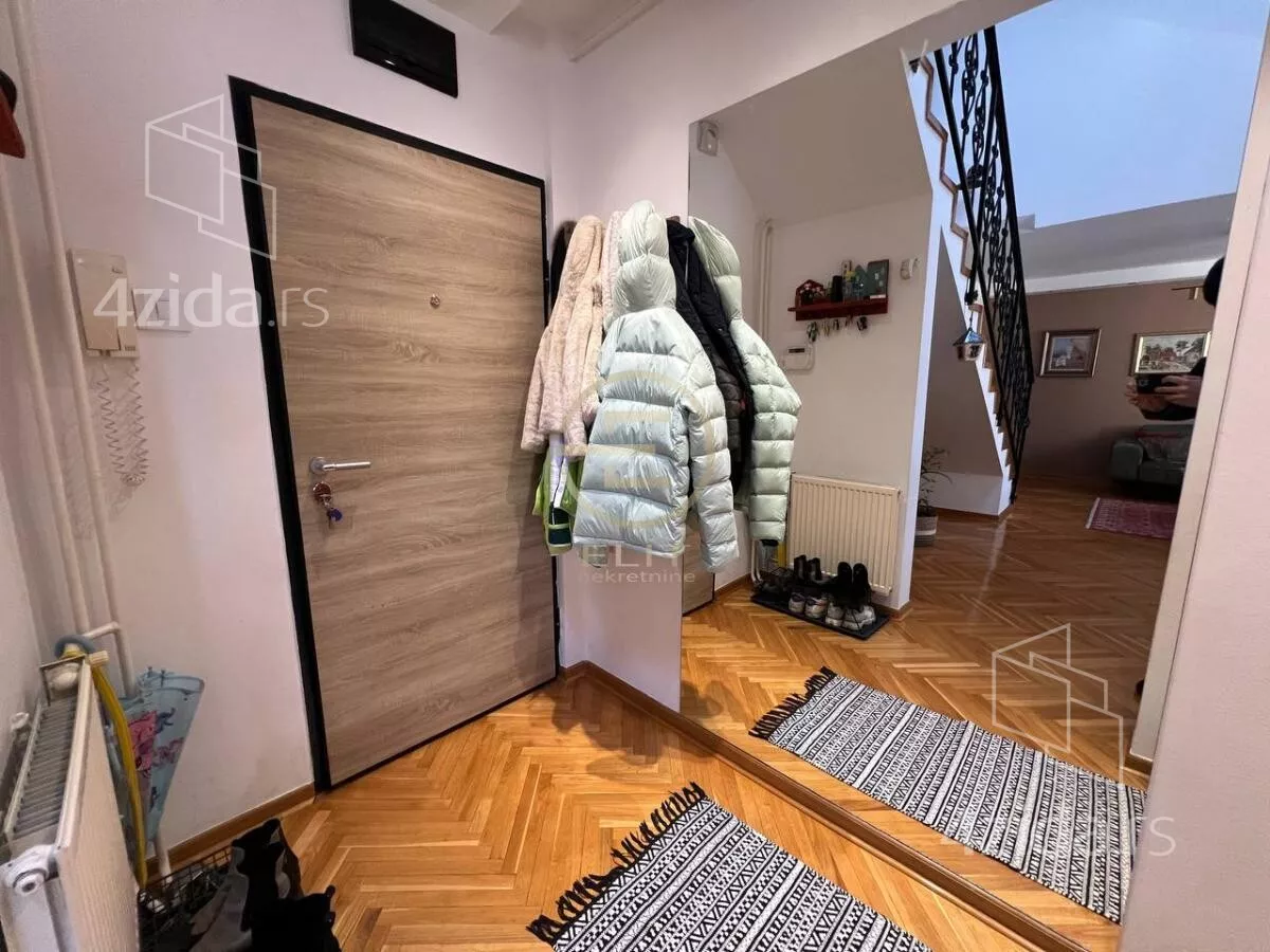 Četvoroiposoban stan | 4zida
