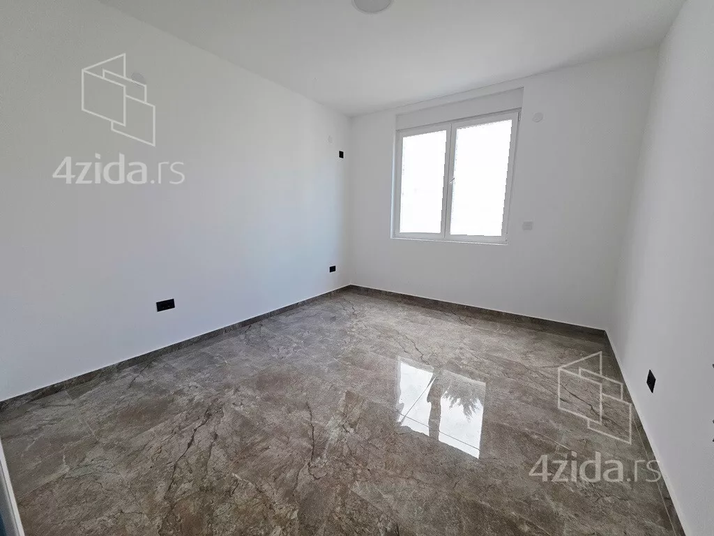 Četvoroiposoban stan | 4zida