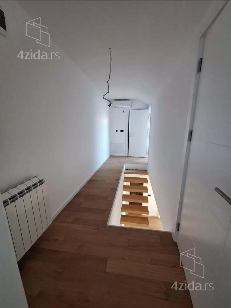 Četvoroiposoban stan | 4zida