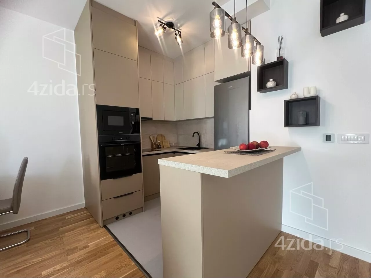 Troiposoban stan | 4zida