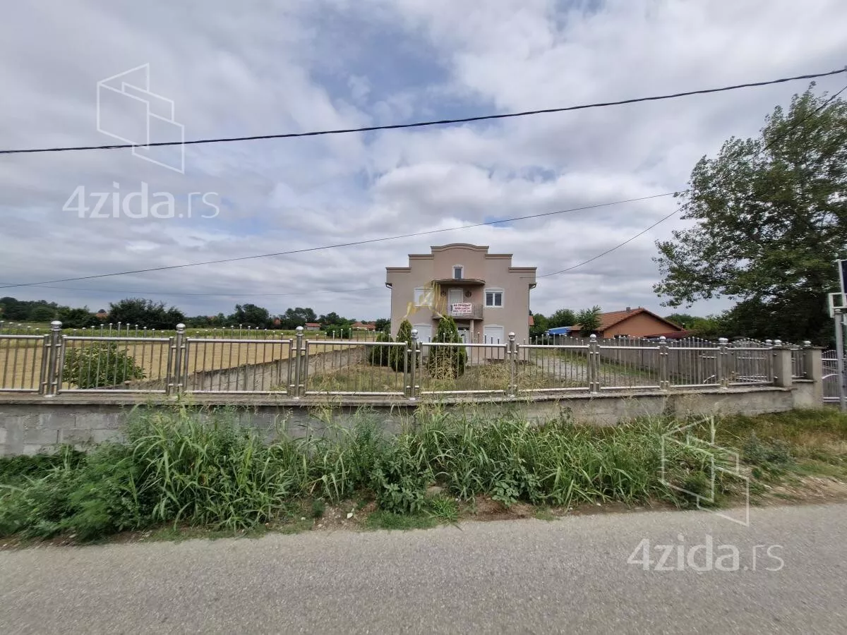 Poslovna zgrada | 4zida