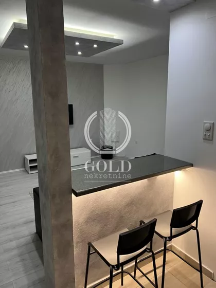 Lasla Gala | 4zida.rs