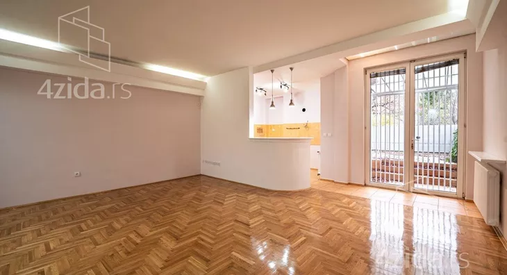 Šestosoban stan | 4zida