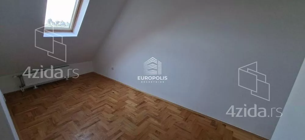 Četvoroiposoban stan | 4zida