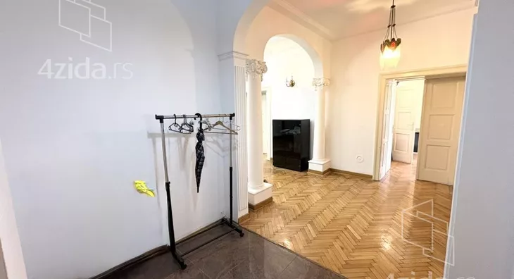 Šestosoban stan | 4zida