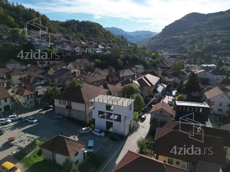 Lokal | 4zida