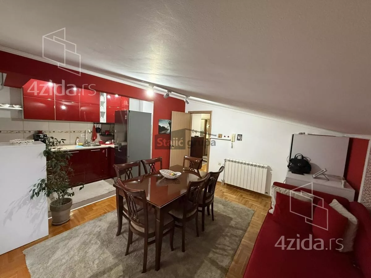 Troiposoban stan | 4zida