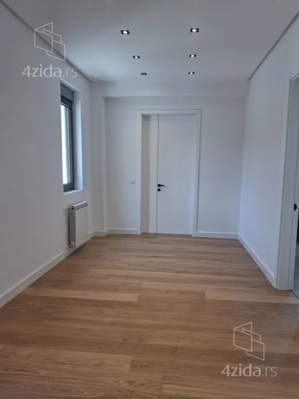 Šestosoban stan | 4zida