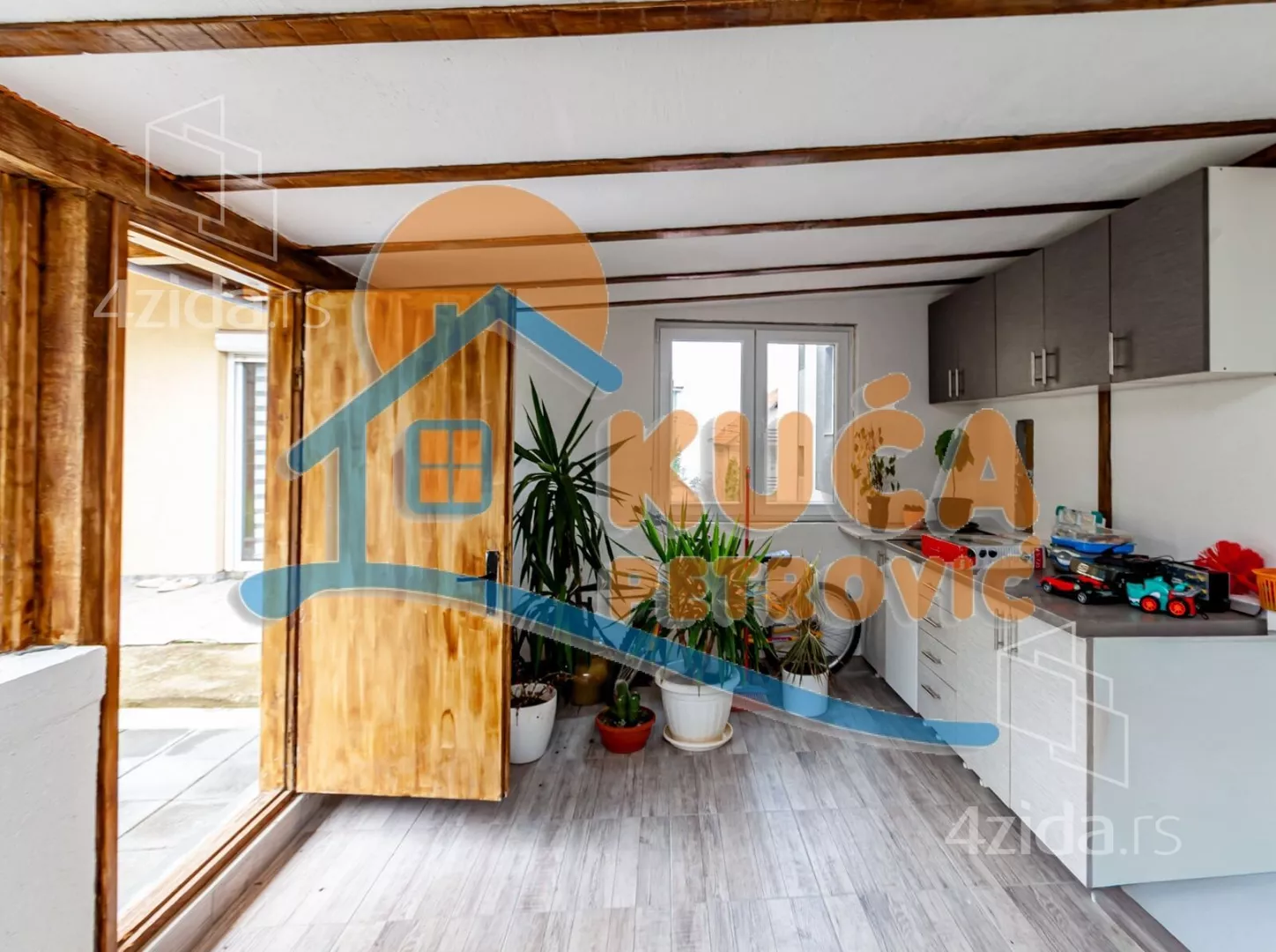 Dvoiposoban stan | 4zida