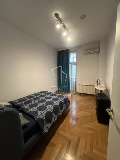 Zmaj Jovina | 4zida.rs