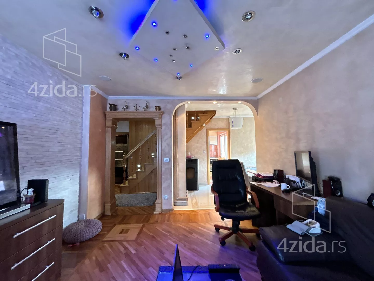 Četvoroiposoban stan | 4zida