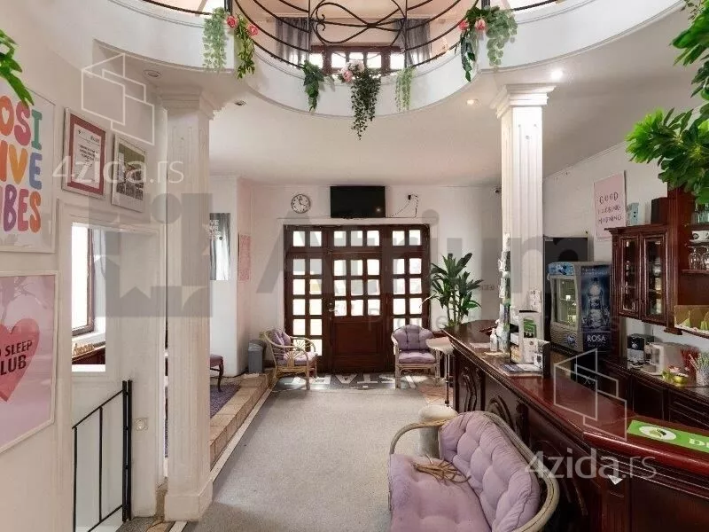 Poslovna zgrada | 4zida