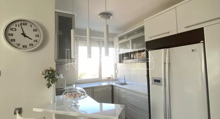 Šestosoban stan | 4zida