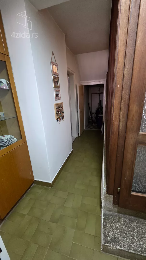 Sedmosoban stan | 4zida