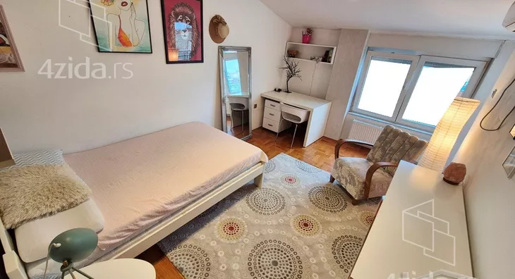 Šestosoban stan | 4zida