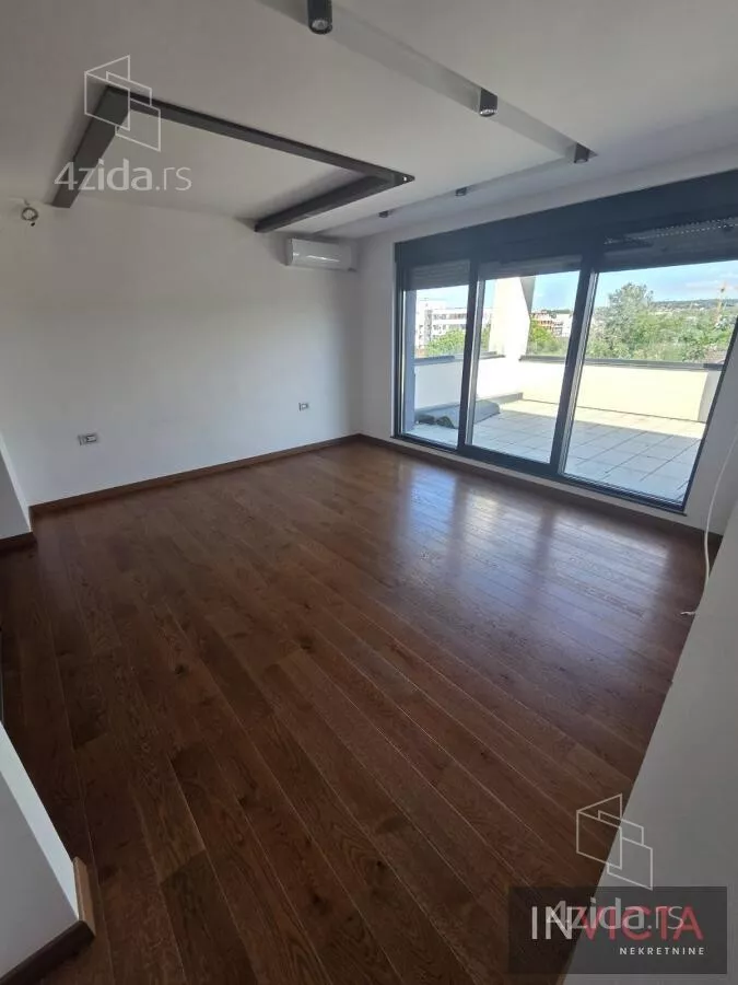 Šestosoban stan | 4zida