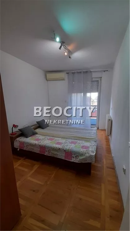 Petra Drapšina | 4zida.rs