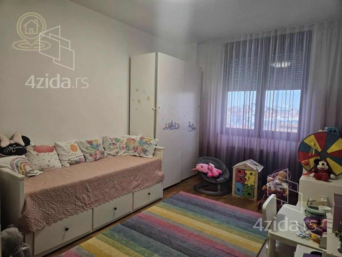 Četvoroiposoban stan | 4zida