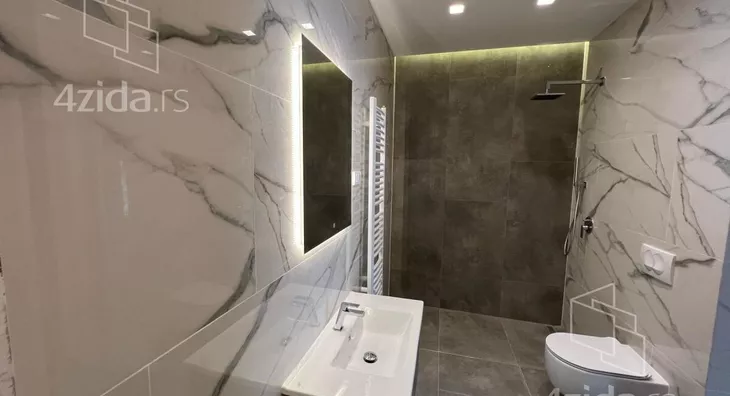 Šestosoban stan | 4zida