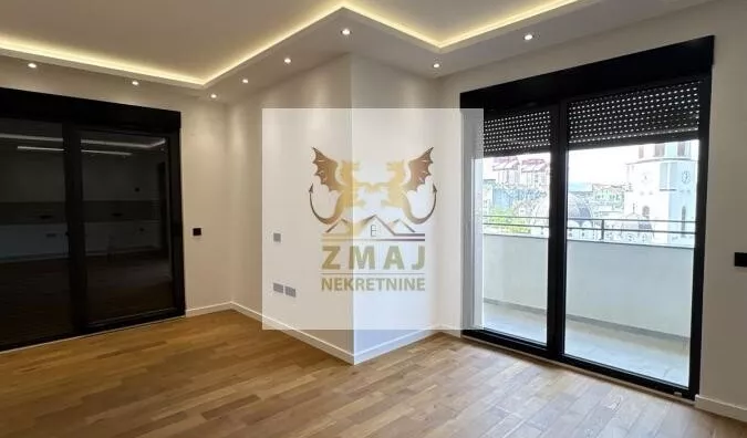 Šestosoban stan | 4zida