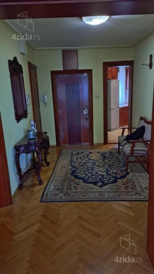 Četvoroiposoban stan | 4zida