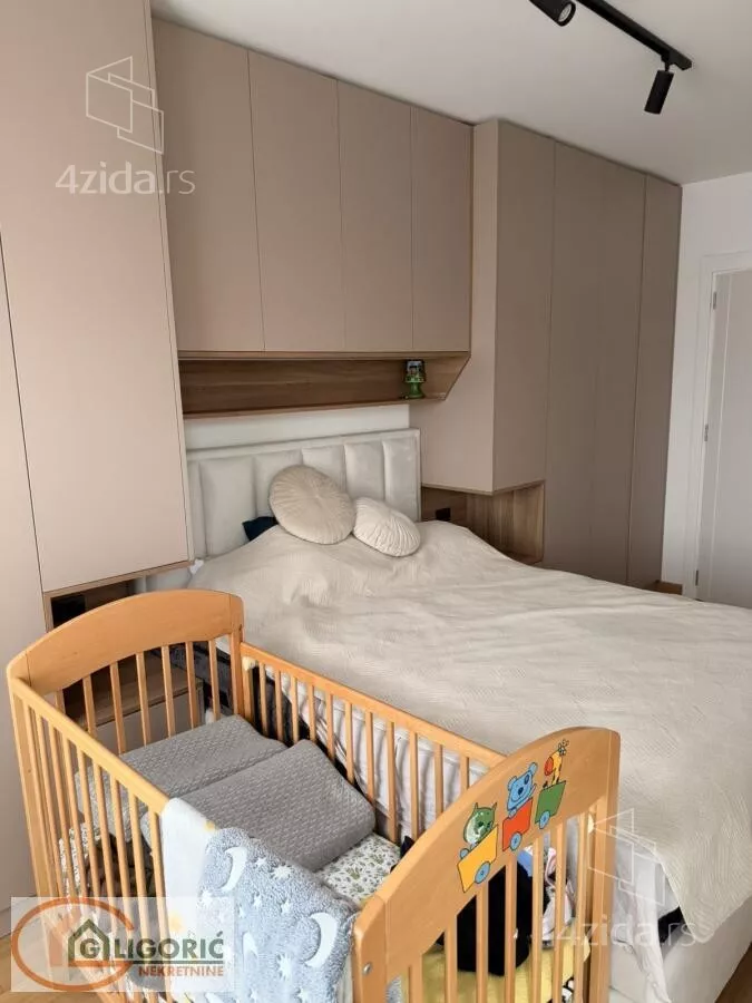 Petosoban stan | 4zida