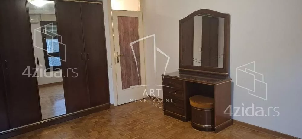 Četvoroiposoban stan | 4zida