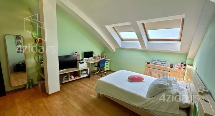 Petoiposoban stan | 4zida