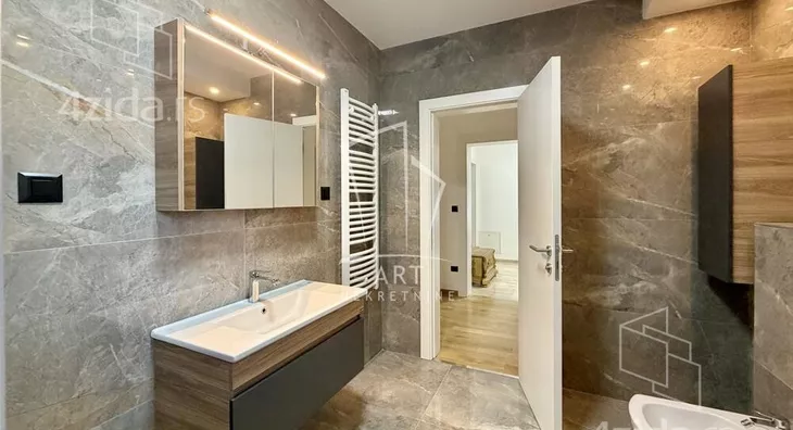 5-etažna kuća | 4zida