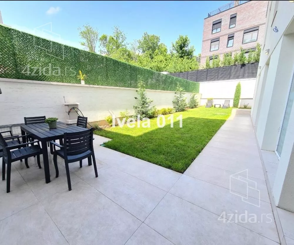 Šestosoban stan | 4zida