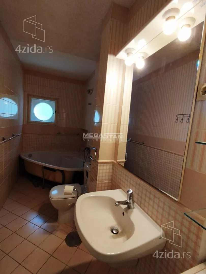 Troiposoban stan | 4zida