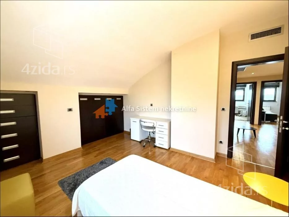 Petosoban stan | 4zida