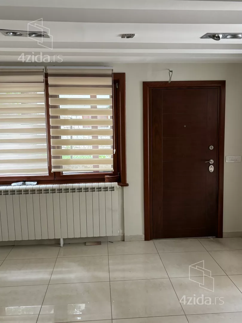 Poslovna zgrada | 4zida