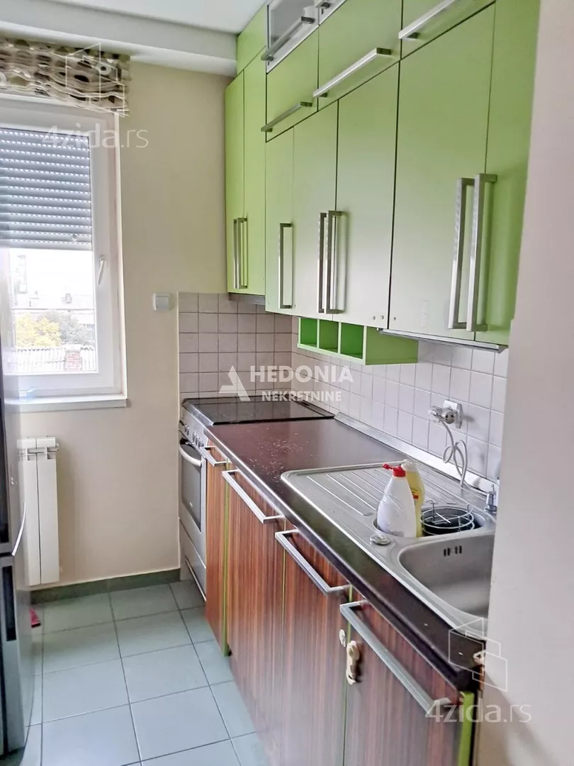Šestosoban stan | 4zida