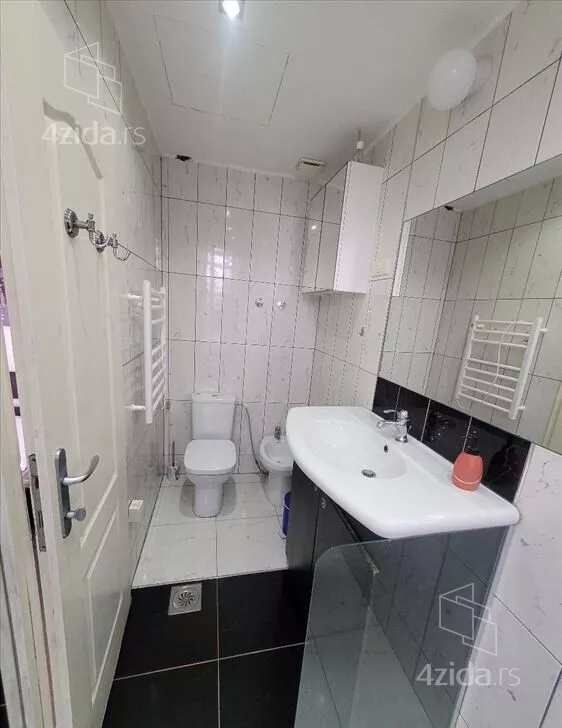 Četvoroiposoban stan | 4zida