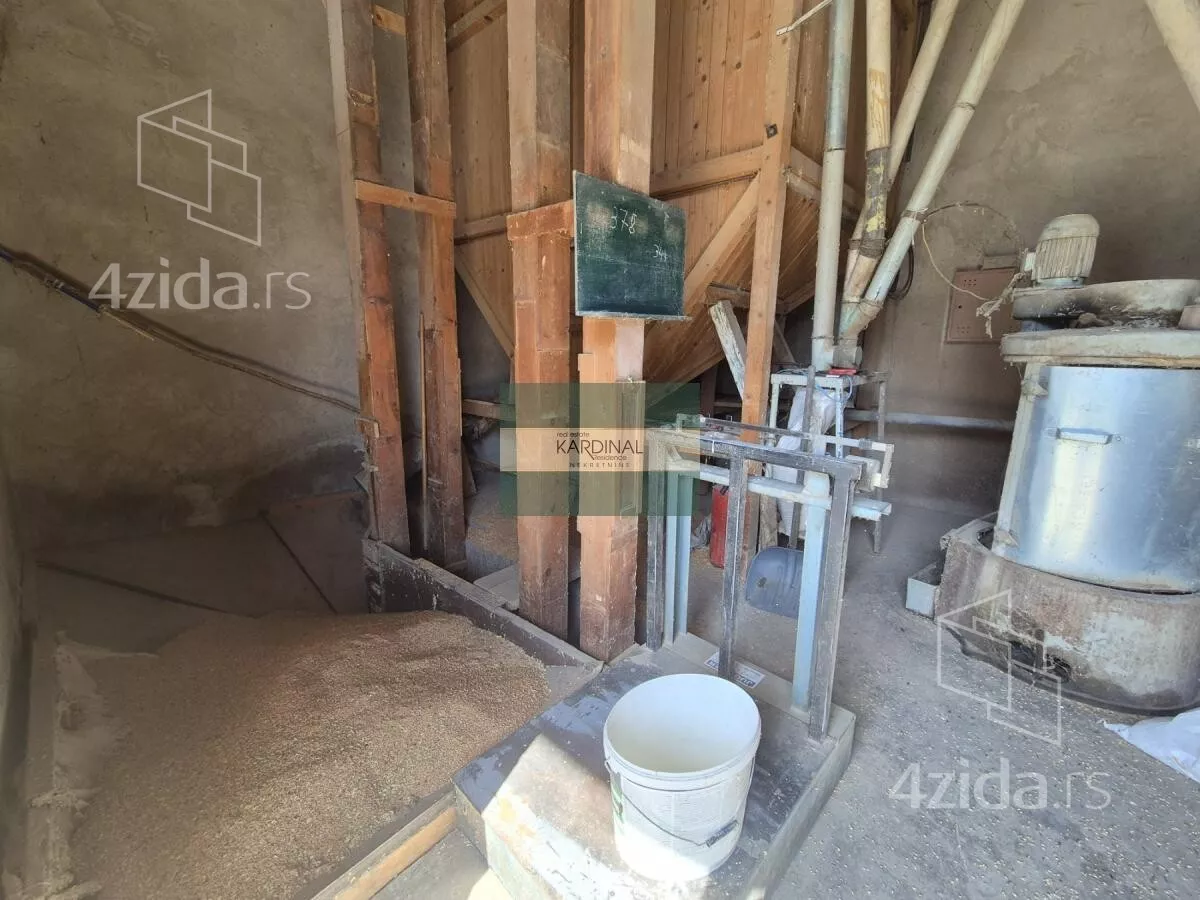 Poslovna zgrada | 4zida