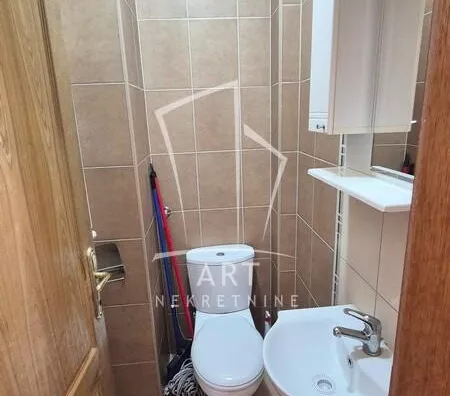 Četvoroiposoban stan | 4zida