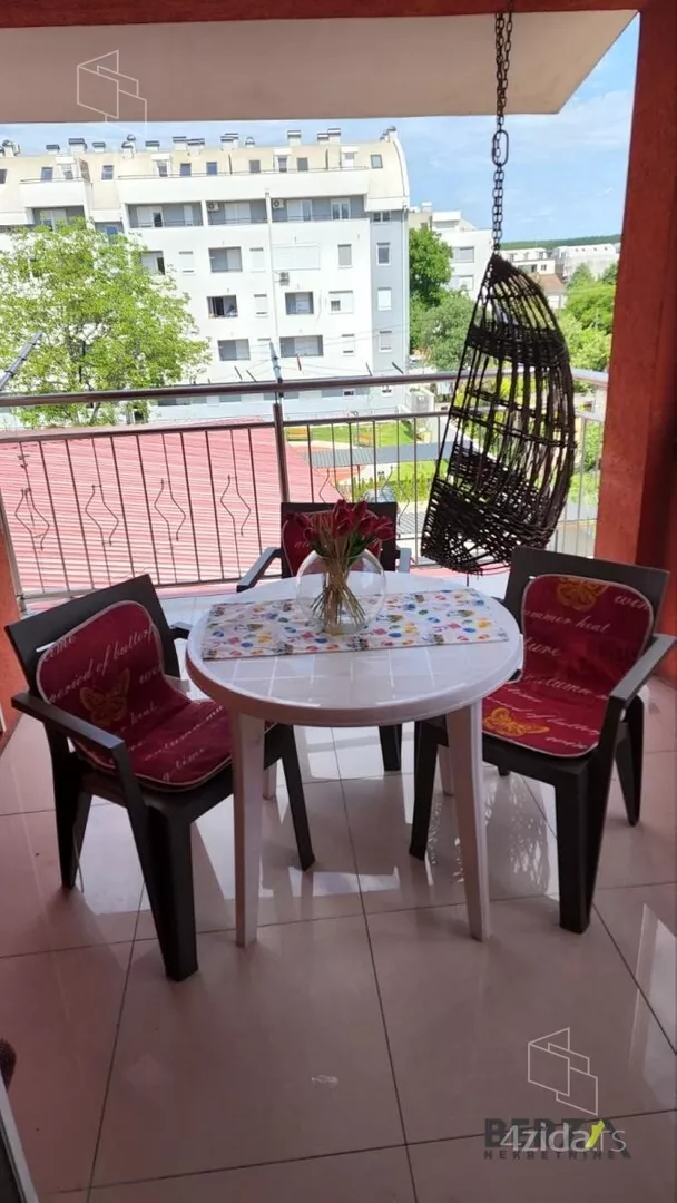 Šestosoban stan | 4zida